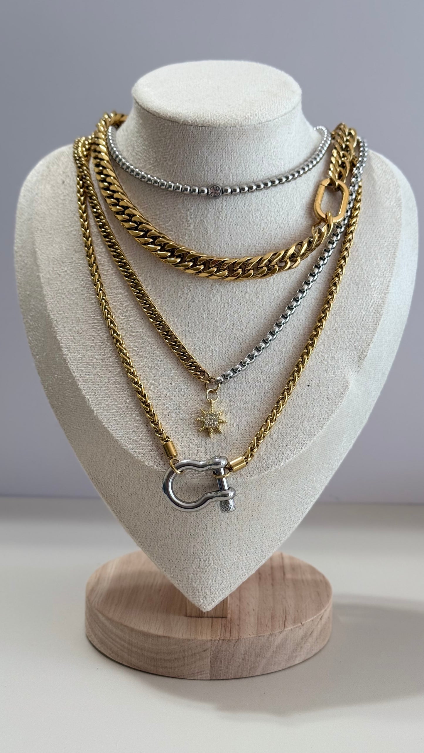Seskia Beaded Choker |Cuban Chain |Charm Pendant |Clasp Detail